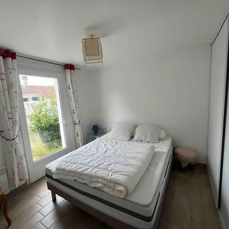Spacieuse Avec Piscine Privee Proche De La Oleron بيت للعطل