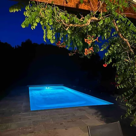 Сasa de vacaciones Spacieuse Avec Piscine Privée Proche De La Oléron Le Château-dʼOléron