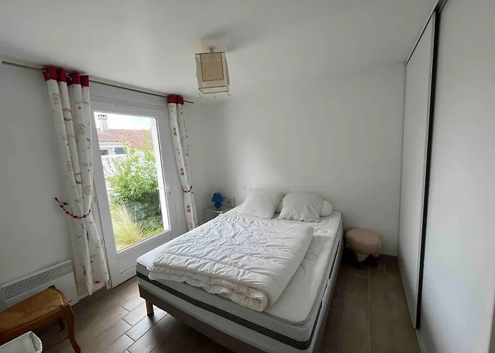 Spacieuse Avec Piscine Privee Proche De La Oleron بيت للعطل