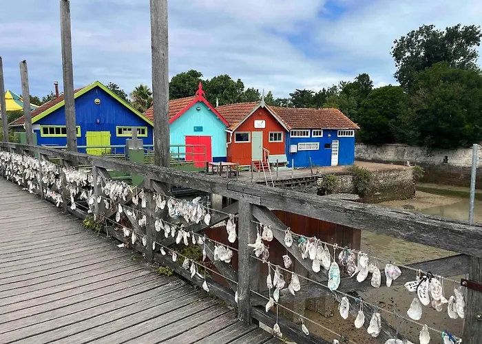 Spacieuse Avec Piscine Privée Proche De La Oléron Сasa de vacaciones *